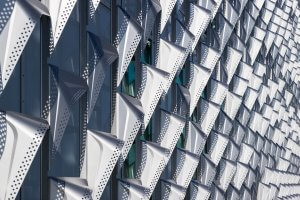 Inspired by the shapes, strength, and thinness of everyday objects like tin cans and soup bowls, Behnisch Architekten worked with Josef Gartner GmbH/Permasteelisa North America Corp. and the German fabricator Edelstahl-Mechanik to create the world's first hydroformed tensile façade. Photo by Brad Feinknopf